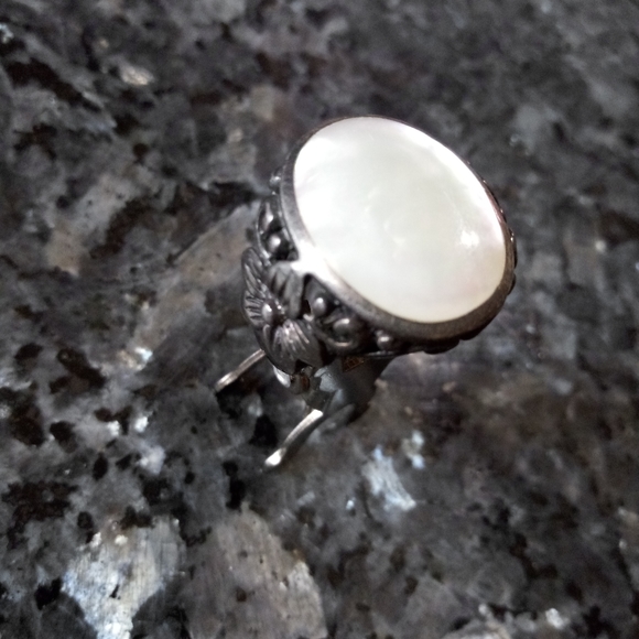 Vintage 925 ring w/ mother of pearl stone - Picture 1 of 6